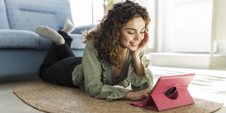 girl-on-tablet